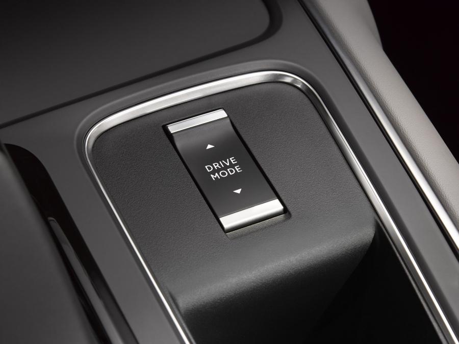 Детали интерьера Citroen C5 Aircross SUV Hybrid 2019 года  (WW) (фото 6 из 49)